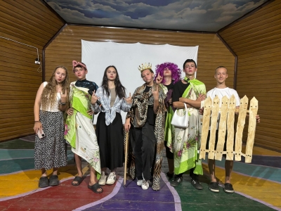 Там на неведомых дорожках